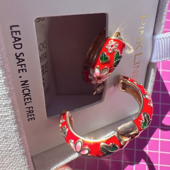 Pink linen clip on earrings red gold tone flower loop LEAD SAFE NICKEL FREE NIB - Picture 4 of 11